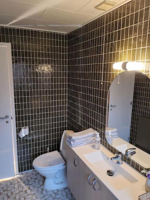 Family Friendly Apt B, 900M To Lego House, Parking, Legoland, Lalandia 빌룬드 외부 사진